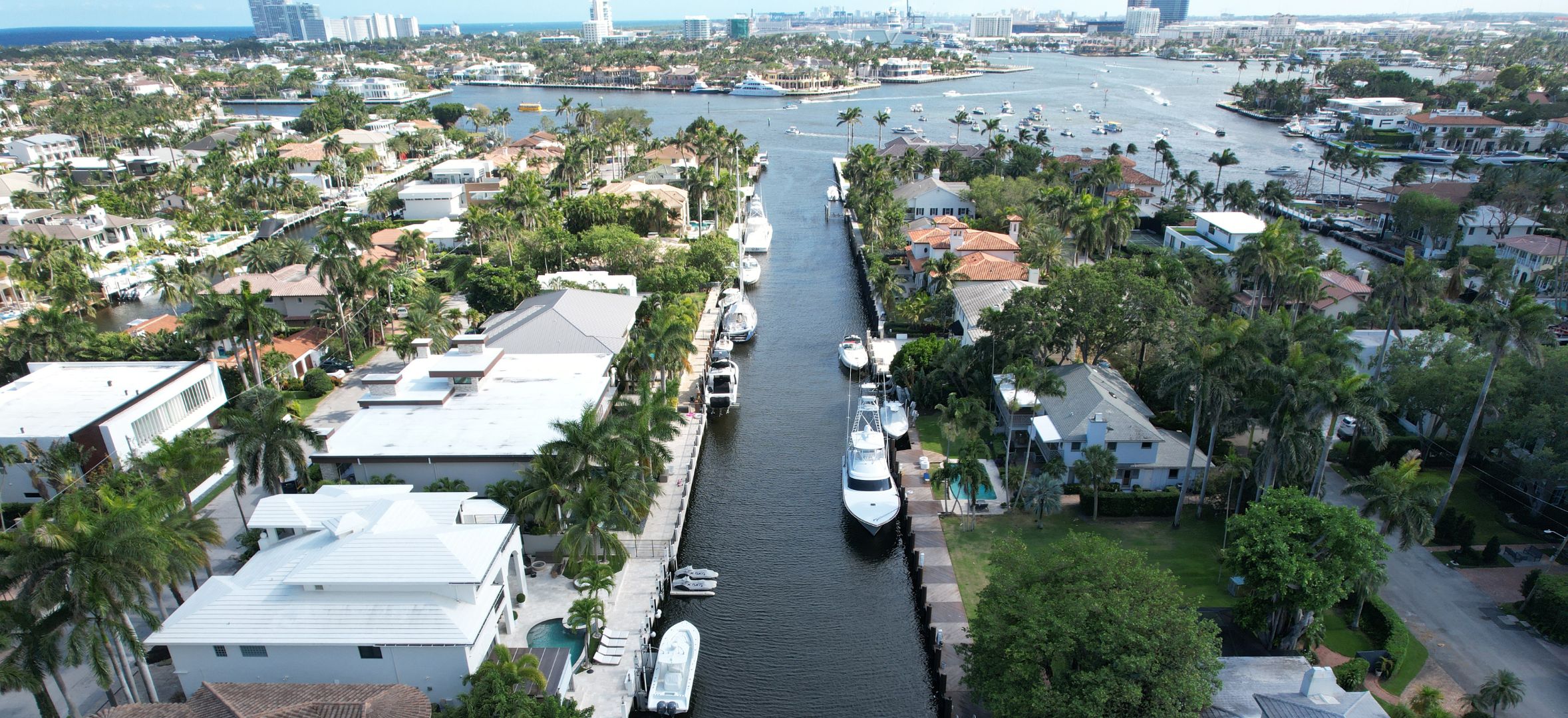 What size boat or yacht can I dock on the Las Olas Isles?